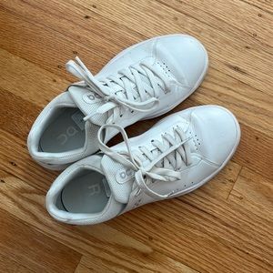 On Running Roger Court Sneaker